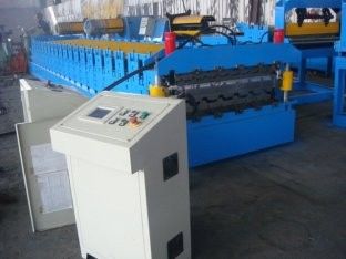 La capa doble modificada para requisitos particulares de 380V 50Hz para IBR &Corrugated el rollo que formaba la máquina