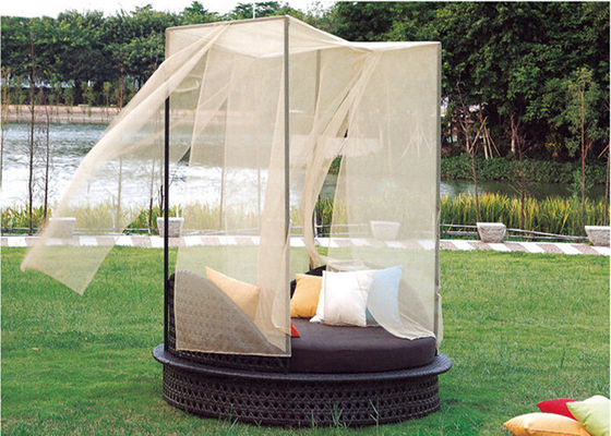 Muebles al aire libre del jardín de SunBeds de la alta rota de la cubierta PE con la red de la sombra