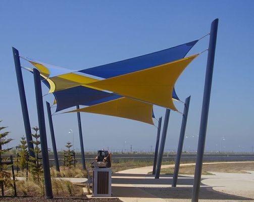 El jardín impermeable de la sombra de la vela de Sun del triángulo del patio abriga los toldos